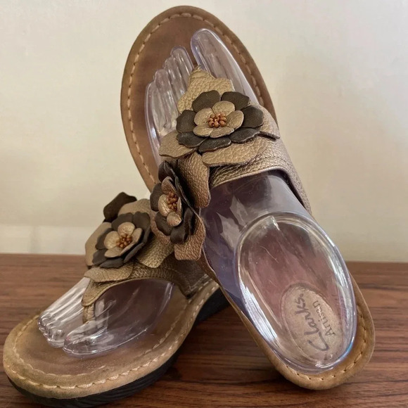 Clark Artisan Sz 9.5 Beaded Floral Metallic Platform Sandals Thongs Boho Femme - Picture 6 of 15